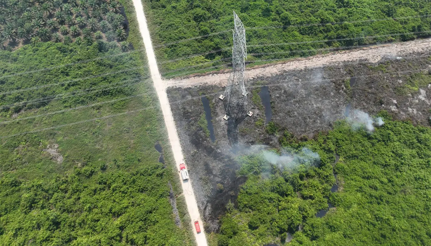 Firefighters Extinguished a Fire Near SEB Transmission Tower in Pantu 1 Sarawak, Sarawak News, Sri Aman, Sri Aman News, Pantu, Pantu News, Fire, Fire and Rescue, Sarawak Energy Berhad, Transmission Tower, Emergency Response