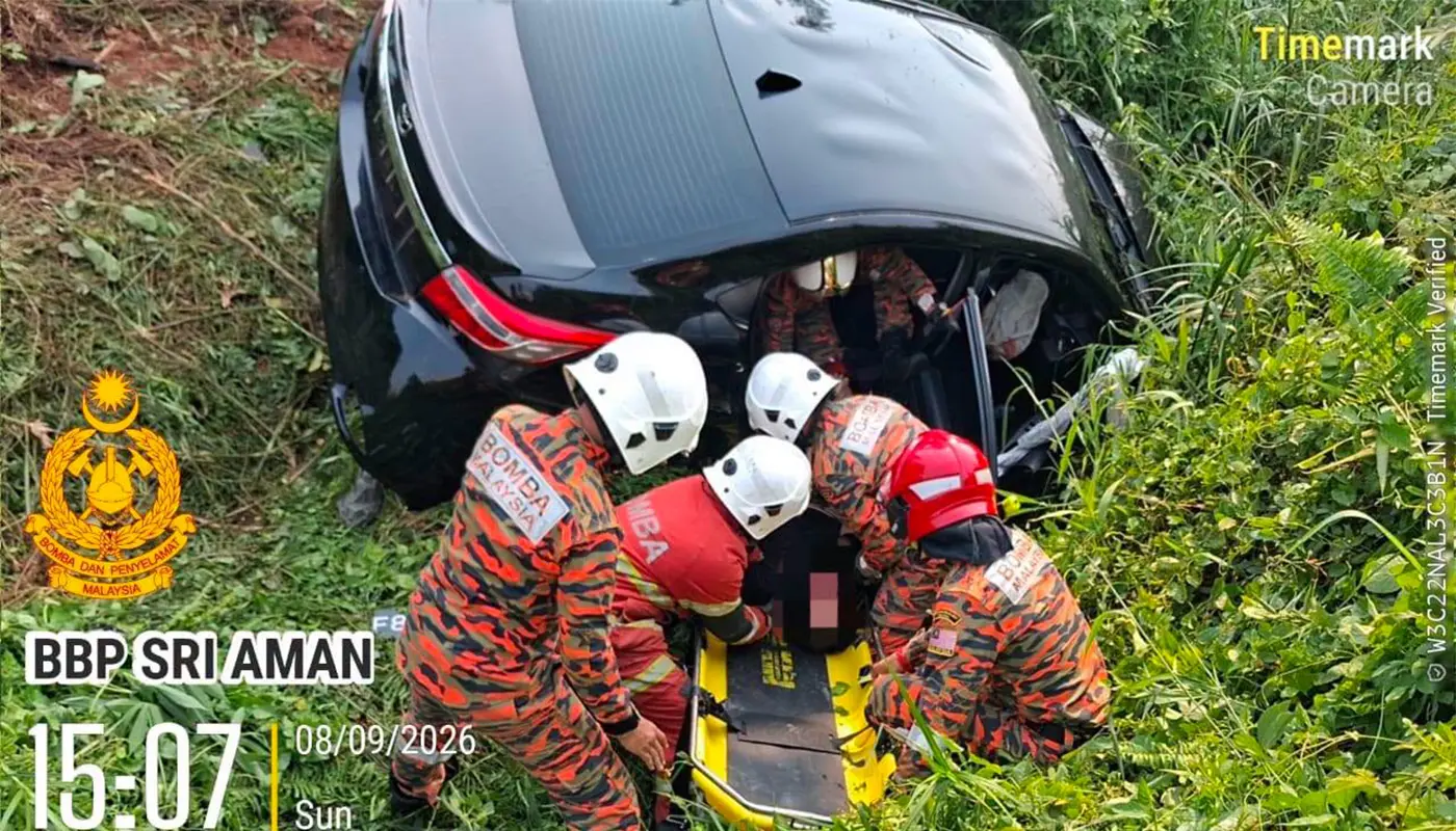 Sarawak, Sarawak News, Sri Aman, Sri Aman News, Pan Borneo Highway, Kampung Punggu Tapang, Road Accident, Traffic Accident, Fire and Rescue Department