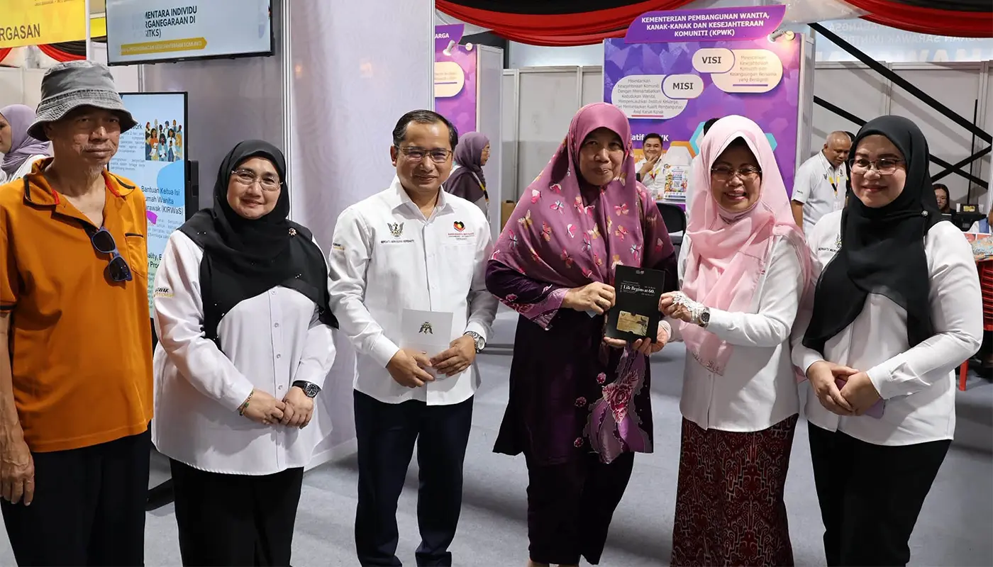 Kenyalang Gold Cards Presented to Seniors at Sarikei Event 1 Sarawak, Sarawak News, Sarikei, Sarikei News, Kenyalang Gold Card, Senior Citizens, Sarawakku Sayang 2026, Social Welfare, Community Wellbeing