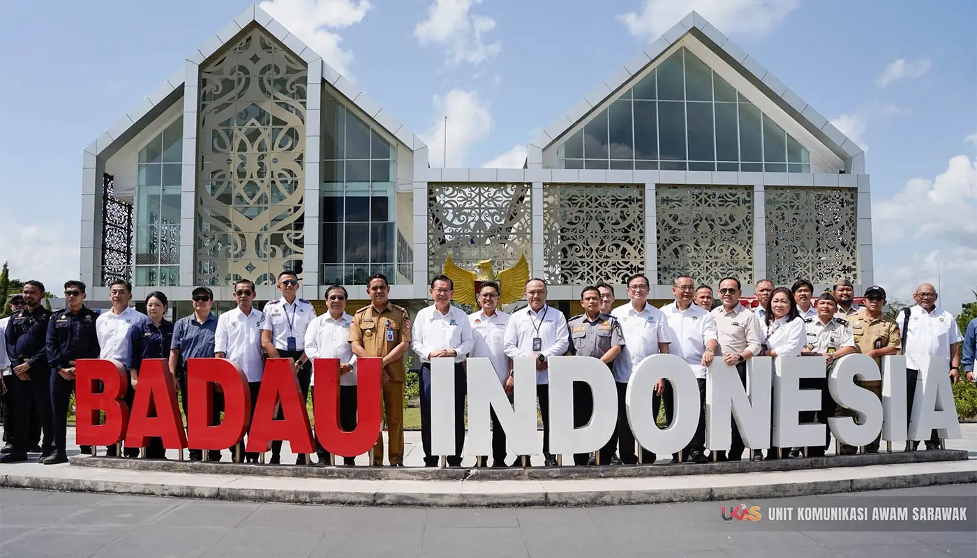 Kuching-Putussibau Bus Route Set to Boost Cross-Border Connectivity 1 Sarawak, Sarawak News, Lubok Antu, Lubok Antu News, Kuching, Cross-Border Transport, Lee Kim Shin, ICQS, Indonesia, Tourism