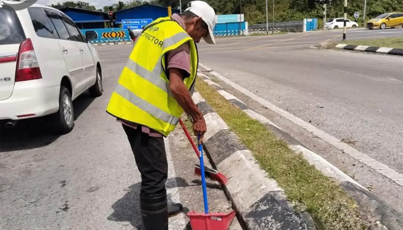 MPP Urges Public Not to Litter as Cleaning Works Continue 1 Sarawak, Sarawak News, Padawan, Padawan News, MPP, street cleaning, littering