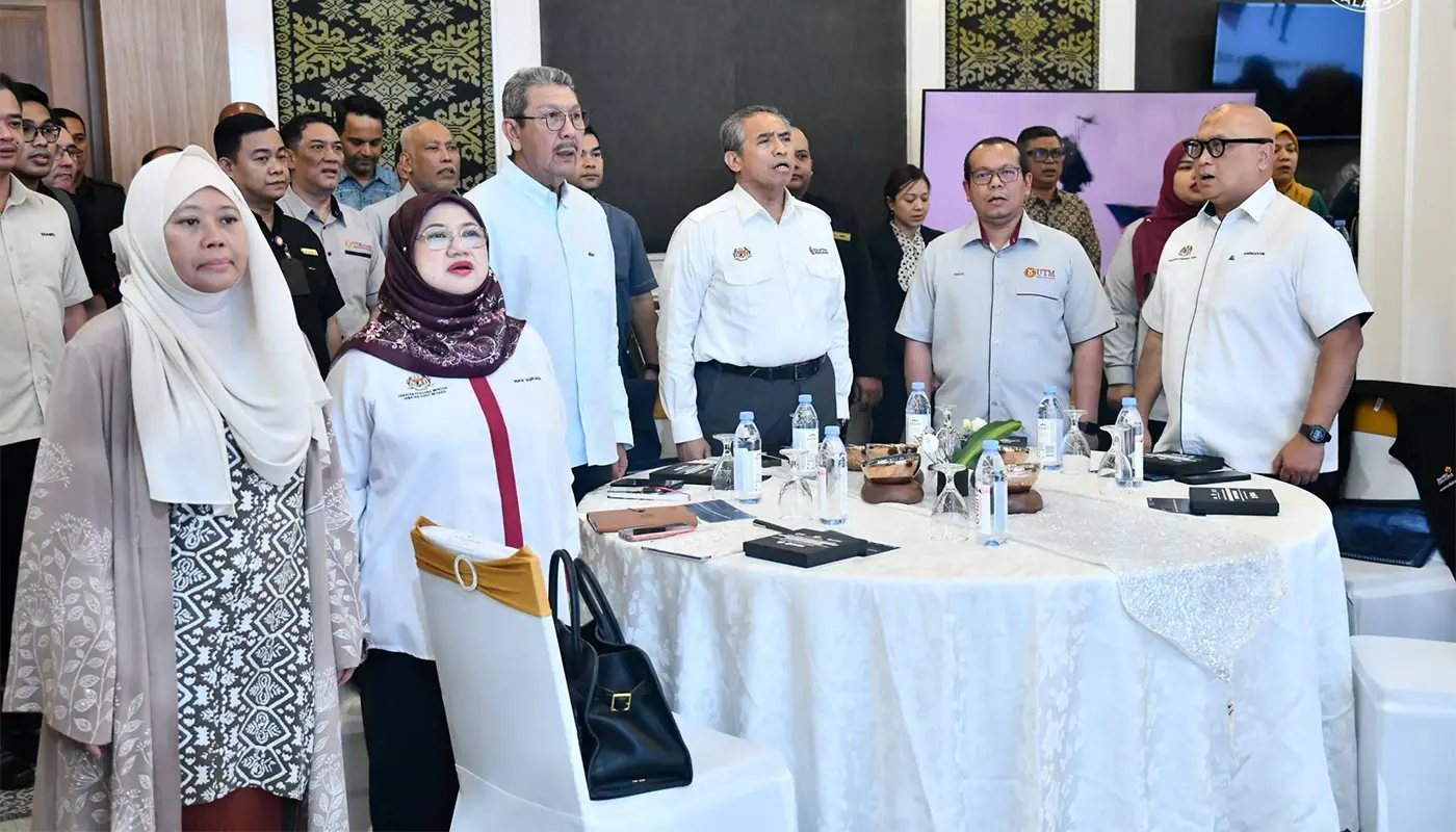 Chief Secretary of Communications Joins AI Leadership Programme 1 arawak, Sarawak News, Kuching, Kuching News, Artificial Intelligence, Public Sector, Ministry of Communications, Digital Transformation, AWS, UTM, Government Services