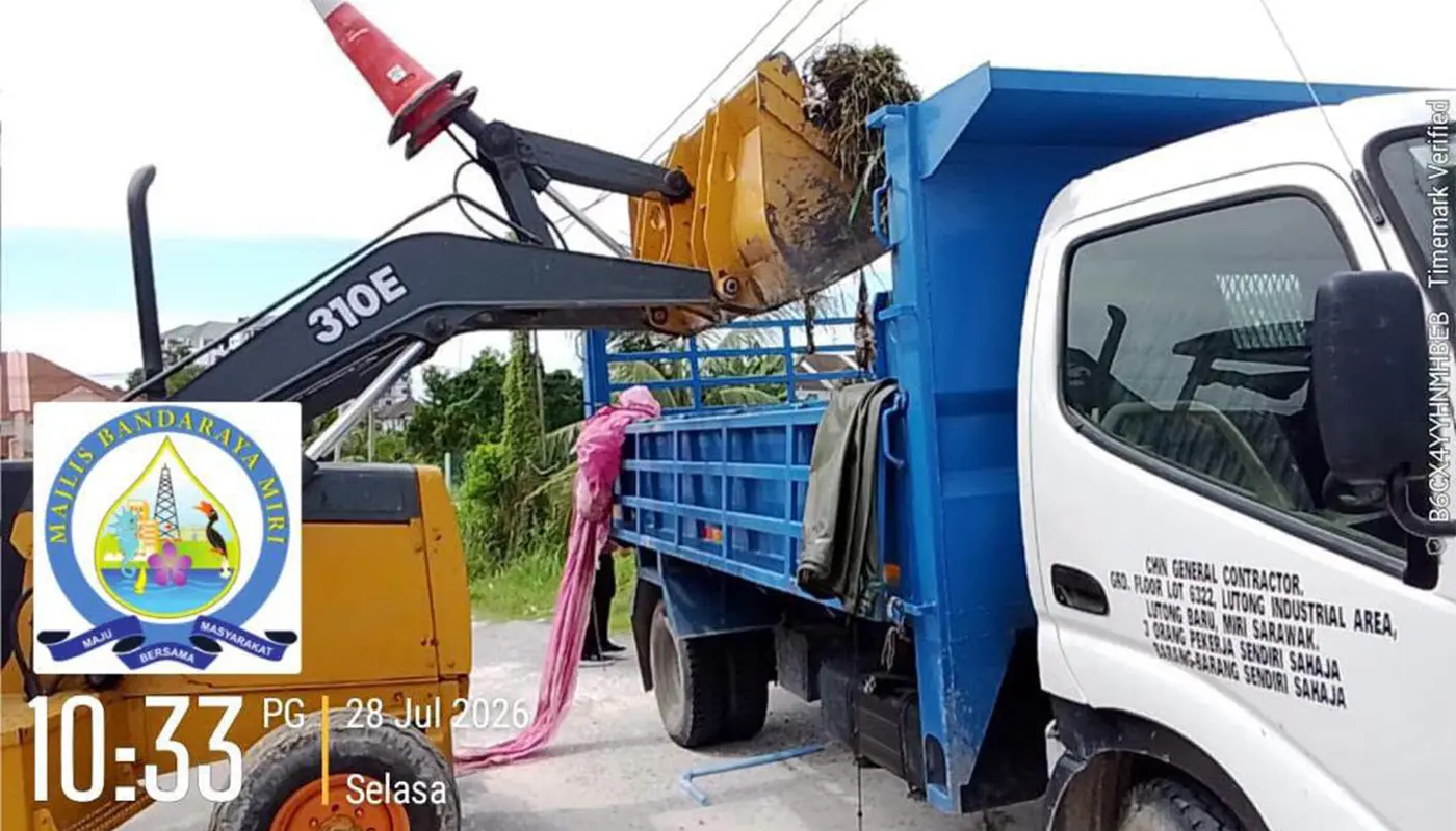 Miri City Council Cleans Illegal Dump Site, Warns Public 1 Sarawak, Sarawak News, Miri, Miri News, MBM, Environment, Cleanliness, Illegal Dumping, Public Health, Community Awareness