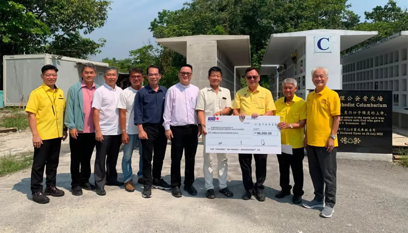 YB Lo Handed Over RM96k Funding for Chin Fu Cemetery Road Upgrade 1 Sarawak, Sarawak News, Kuching, Kuching News, Batu Kitang, Batu 6, Chin Fu Methodist Church, Chin Fu Methodist Cemetery, Road Upgrade, RTP 2025, Lo Khere Chiang, Community Development