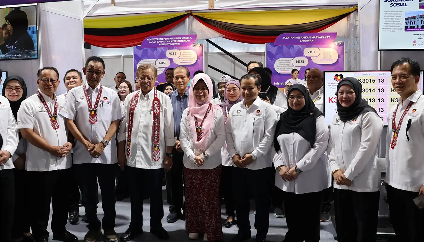 Sarawak Premier Visits Social Welfare Booth in Sarikei Event 1 Sarawak, Sarawak News, Sarikei, Sarikei News, Social Welfare, Community Wellbeing, Women and Children, Sarawak Premier, Welfare Services, Abang Johari