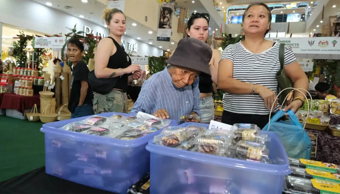 Southern Zone NTFP Expo Opens at Plaza Merdeka Kuching 1 Sarawak, Sarawak News, Kuching, Kuching News, NTFP, Sarawak Forest Department, Green Economy, Rural Development, Cross-Border Cooperation