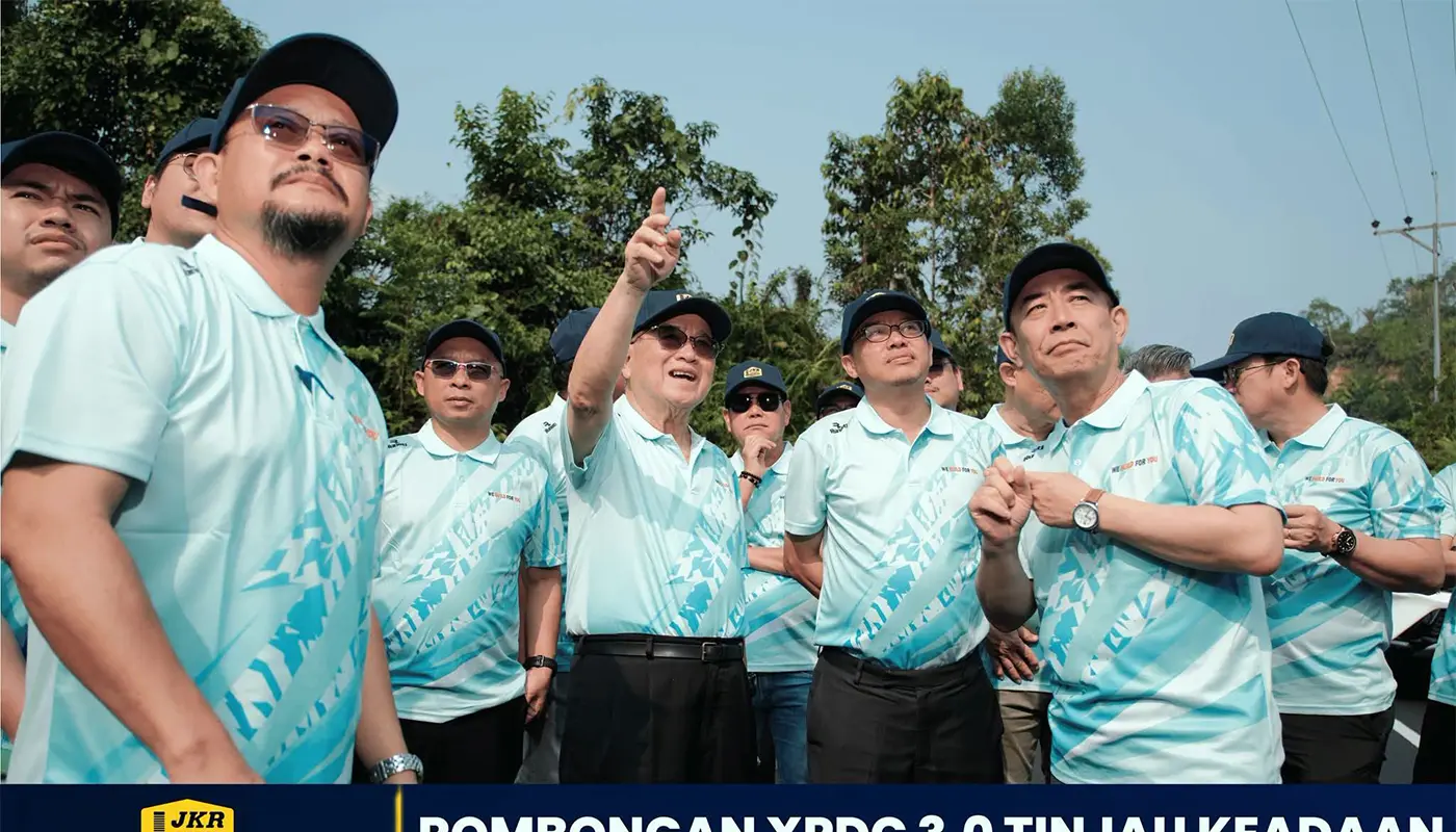 XPDC 3.0 Assesses Slope Condition Along Ulu Skrang Route 1 Sarawak, Sarawak News, Ulu Skrang, Ulu Skrang News, Betong, Betong News, JKR Sarawak, XPDC 3.0, Slope Repair, Road Infrastructure, Infrastructure, Rural Development
