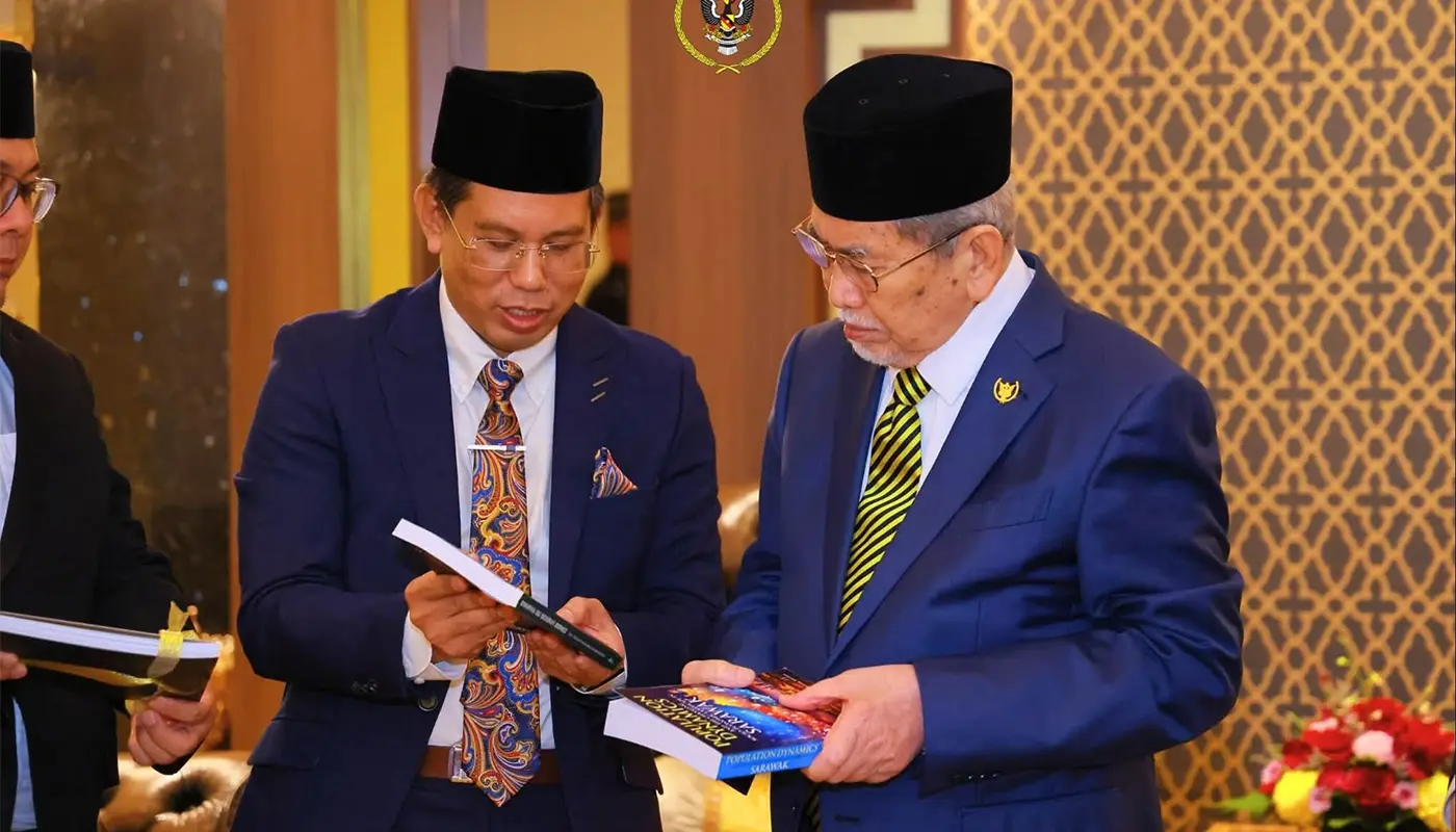 Sarawak, Sarawak News, Kuching, Kuching News, Sarawak Governor, Wan Junaidi, Universiti Malaysia Sarawak, UNIMAS, Higher Education, Research and Innovation, University Convocation